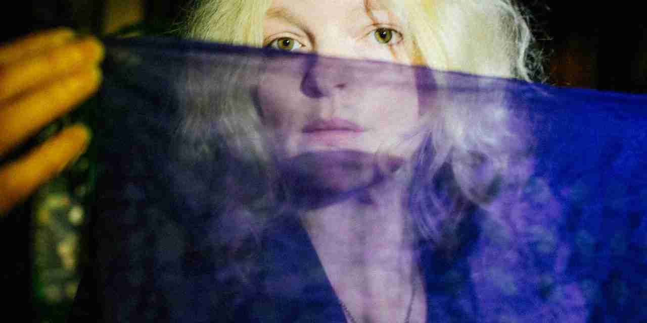 Jessica Pratt’s Timeless Folk Music Is Evolving. Slowly.