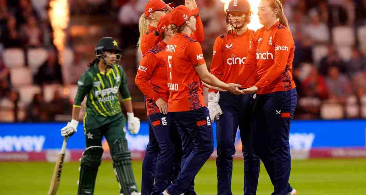 England wrap up T20 series victory with crushing win over Pakistan