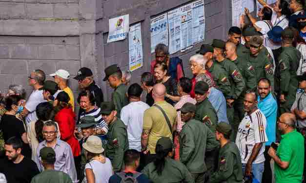 Hourslong Lines as Voters Surge to Polls in Venezuela’s Pivotal Election