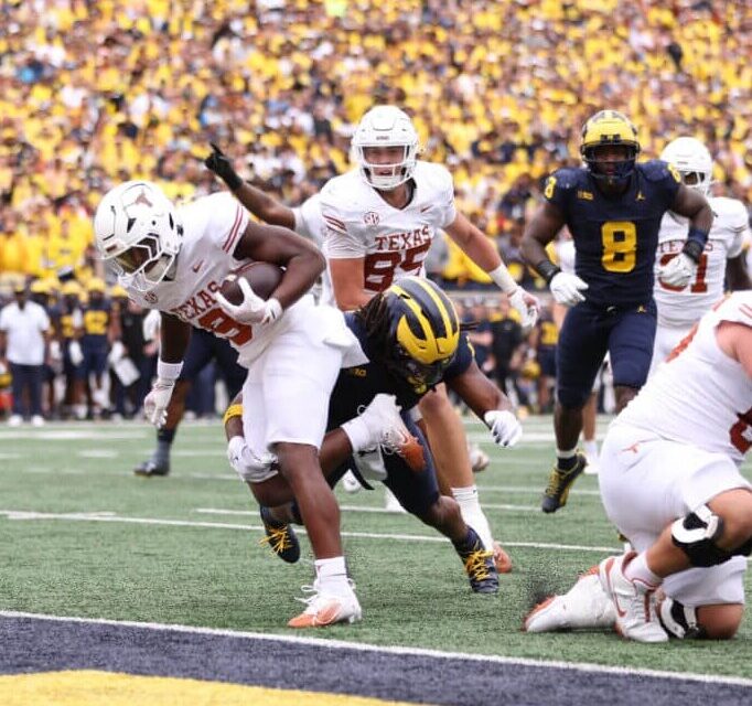 No. 3 Texas Dominates No. 10 Michigan, 31-12, in Marquee Matchup