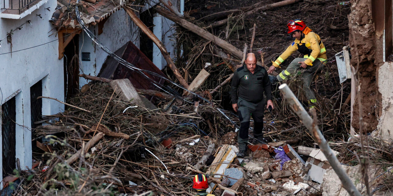 After Flash Floods in Spain, Rescuers and Residents Face a Grim Scene